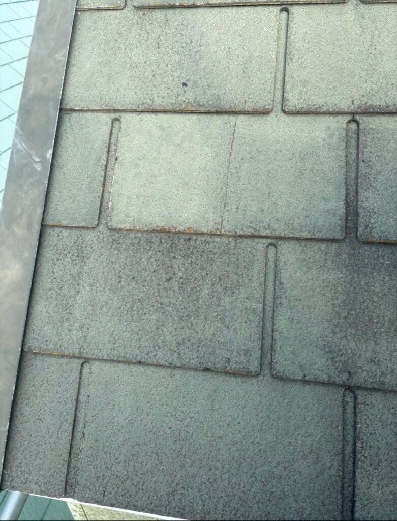 東大阪市にて雨漏り修理〈屋根材のひび割れから雨漏り〉 施工後